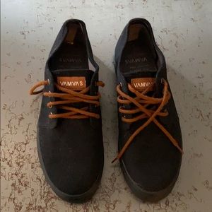 Vamvas size 8.5 black